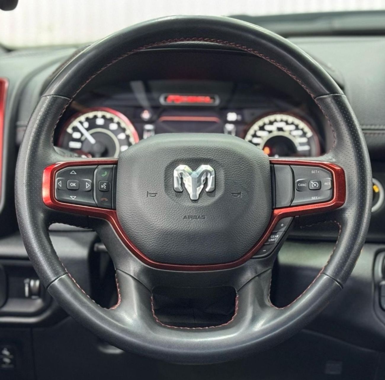 رام 1500 Rebel 5.7L Crew Cab Utility (5 Seater)