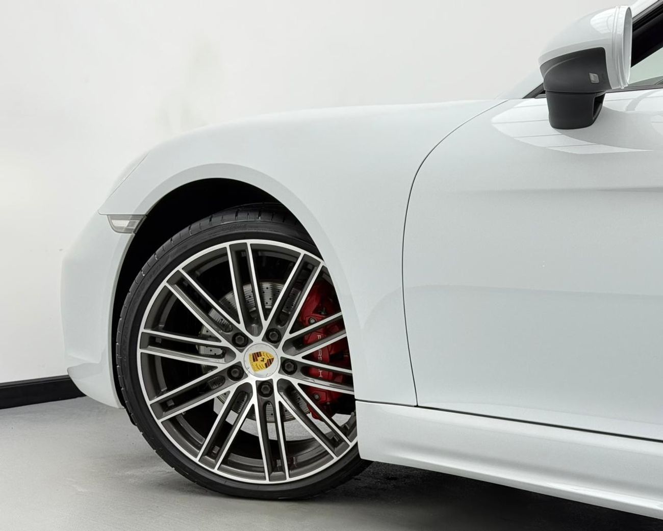 Porsche 718 Boxster S 2.5L A/T 2018 Porsche 718 Boxster S, Sport Chrono Package, Fully Loaded, Excellent Condition, GCC