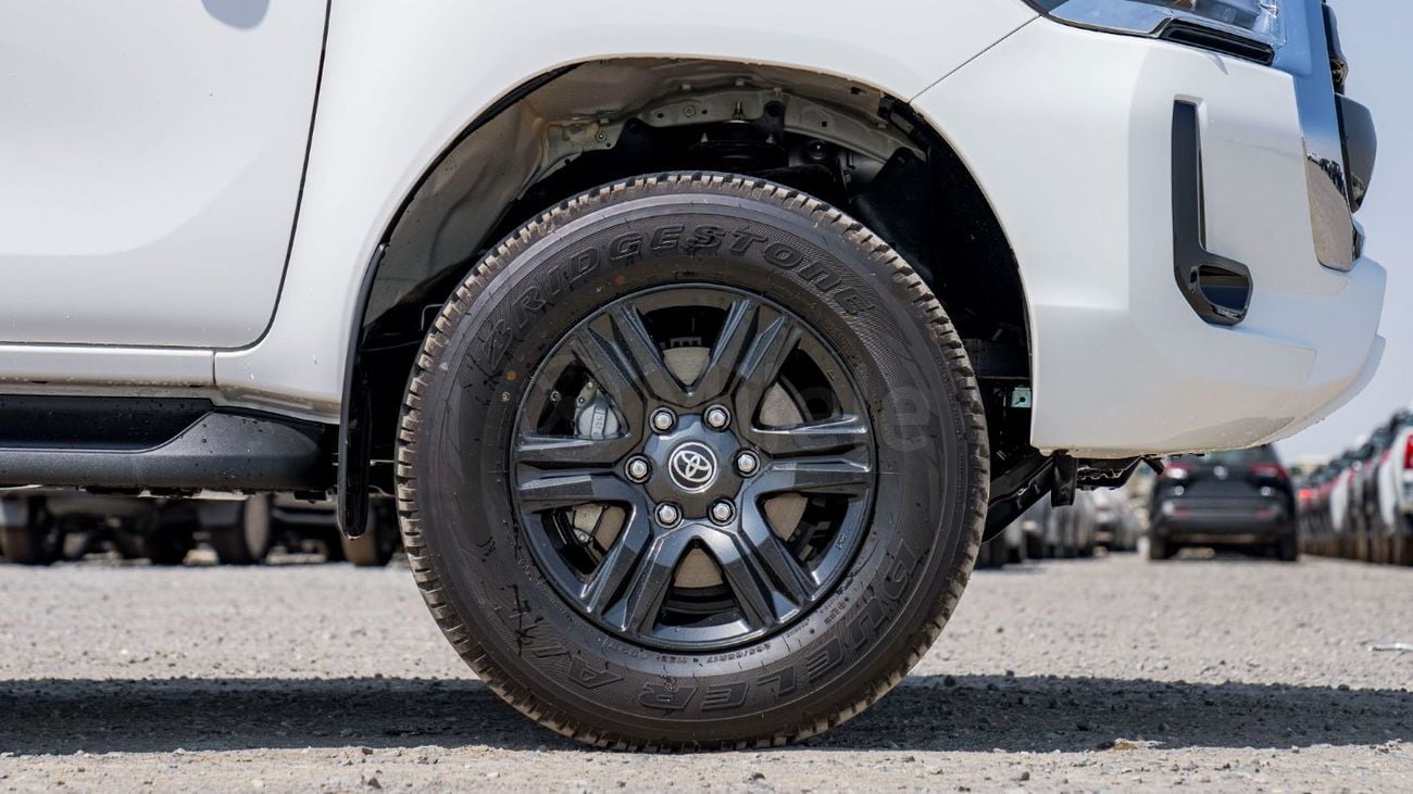 تويوتا هيلوكس HILUX SR5 2,4 DIESEL 2025