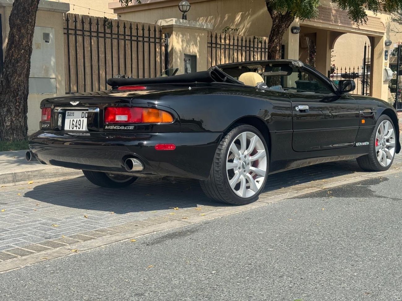 أستون مارتن DB7 Volante