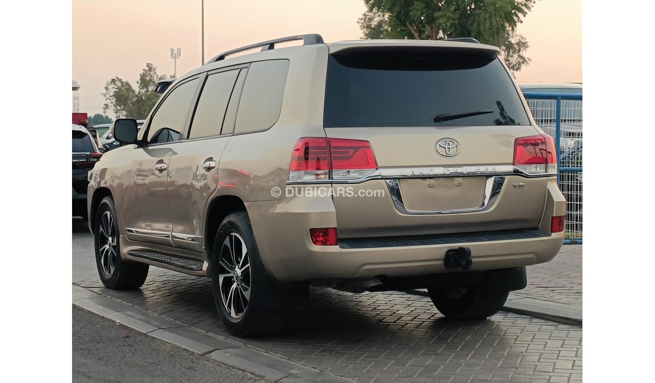 تويوتا لاند كروزر VXR / V8 / 5.7L, SUNROOF / FULL OPTION / 20 SHP (LOT # 2540)