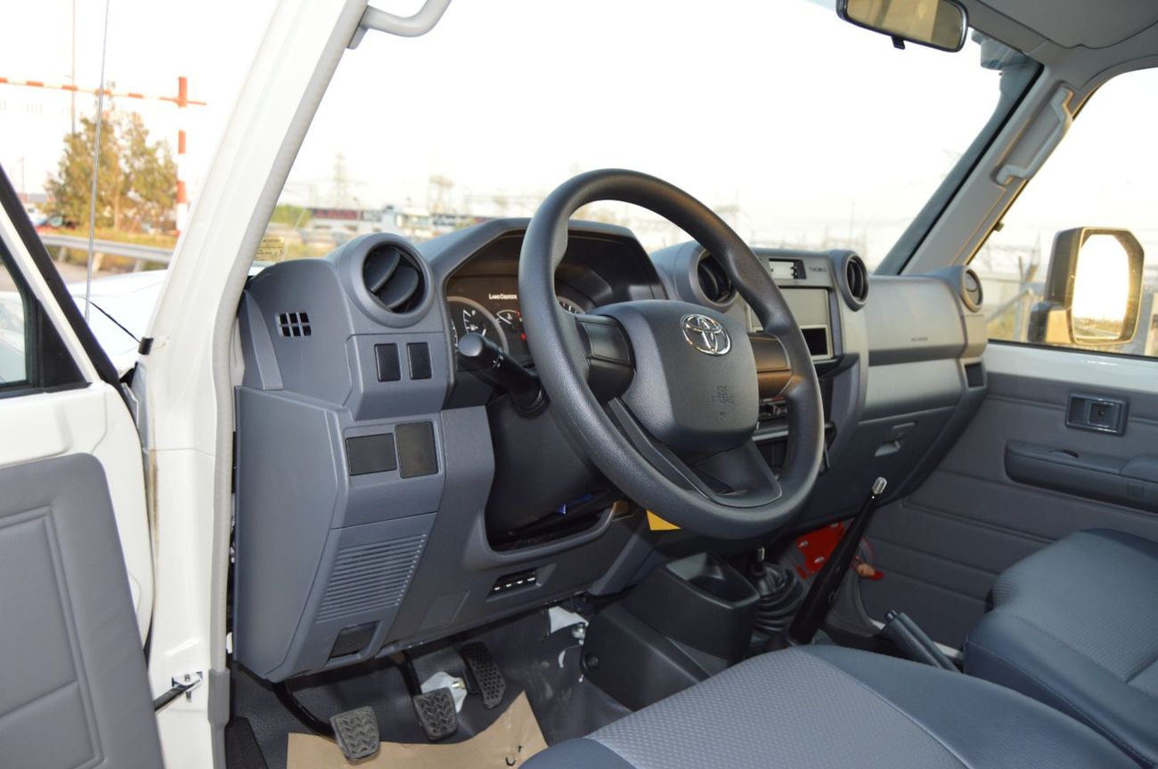 Toyota Land Cruiser Toyota Land Cruiser Hard Top 3 Door Year: 2025 Color: White