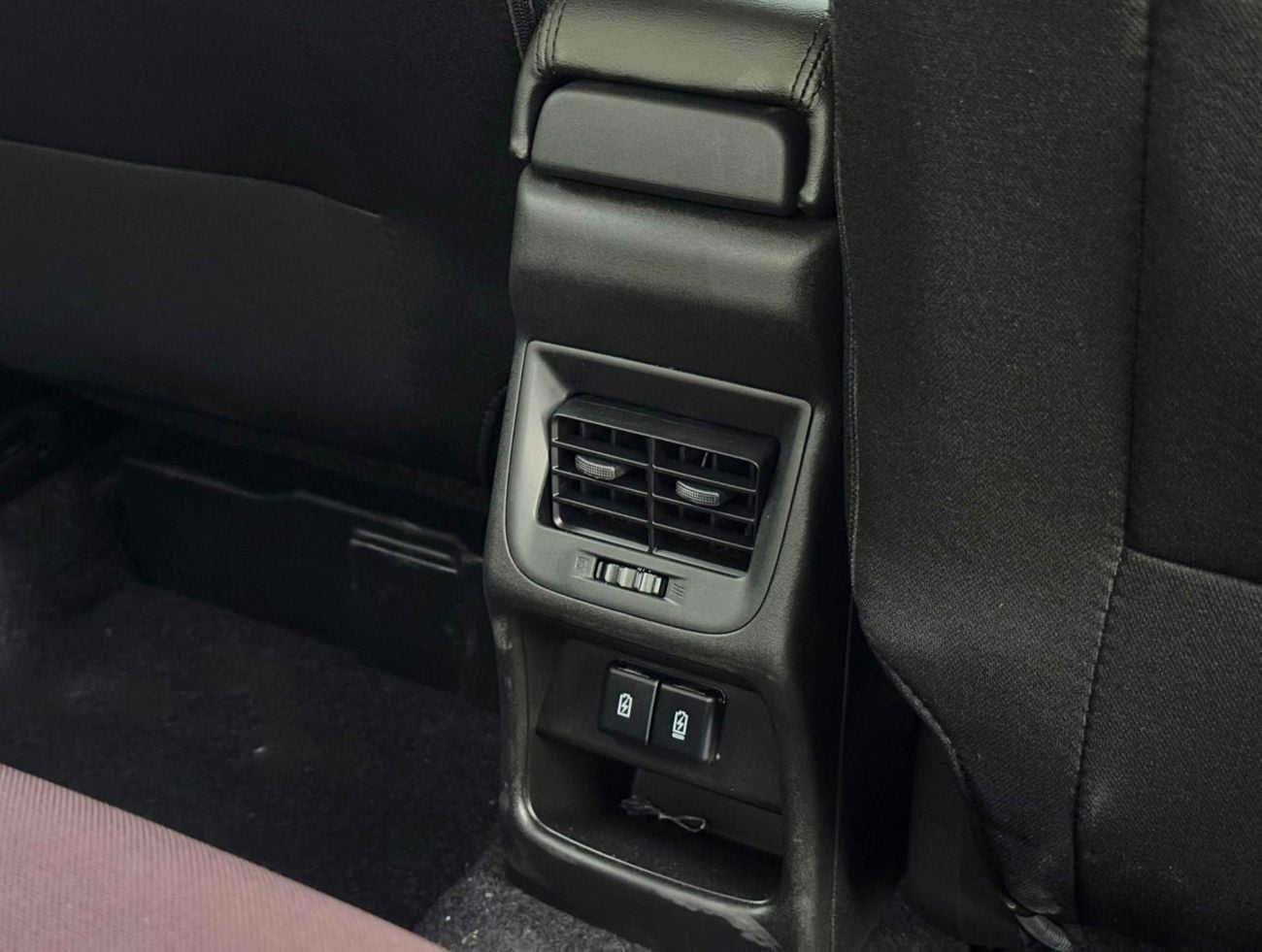 Suzuki Fronx GLX/DUAL TONE / 1.5L V4 HYBRID / DVD WITH 360* CAMERAS / AUTO A/C (CODE # FRHGLX)