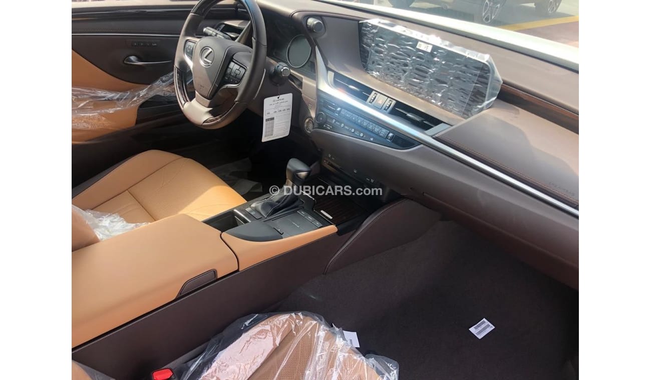 لكزس ES 350 لكزس ES 350 ، كامل الخيار ، 3.5 لتر ، V6 ، موديل 2020 مع سقف بانورامي وكاميرا 360 درجة ، للتصدير وال