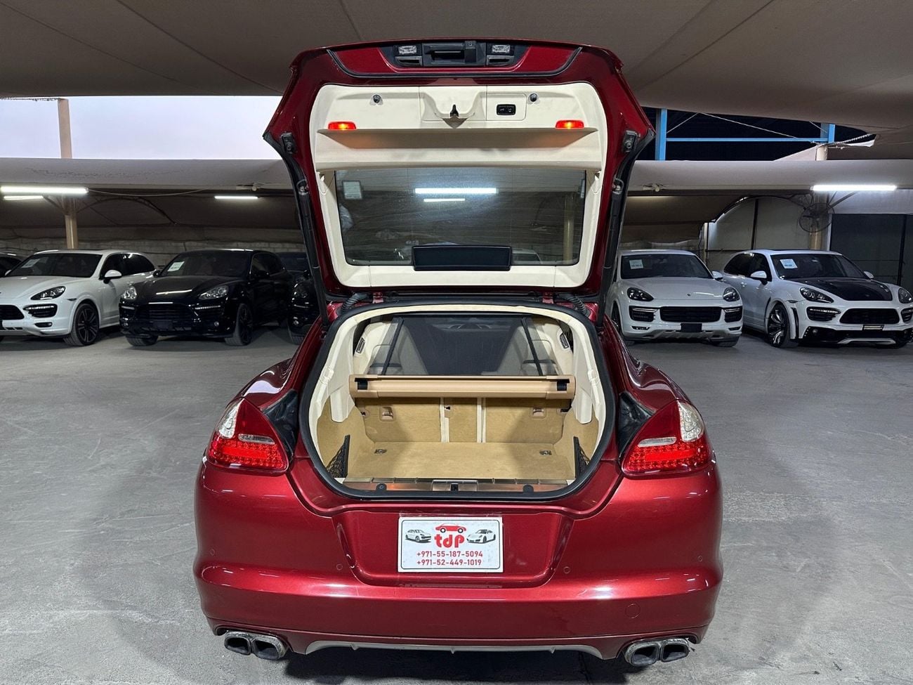Porsche Panamera TURBO | CARBON CERAMIC BRAKES (PCCB) | SPORTS CHRONO PACKAGE | TWO-TONE LEATHER INTERIOR