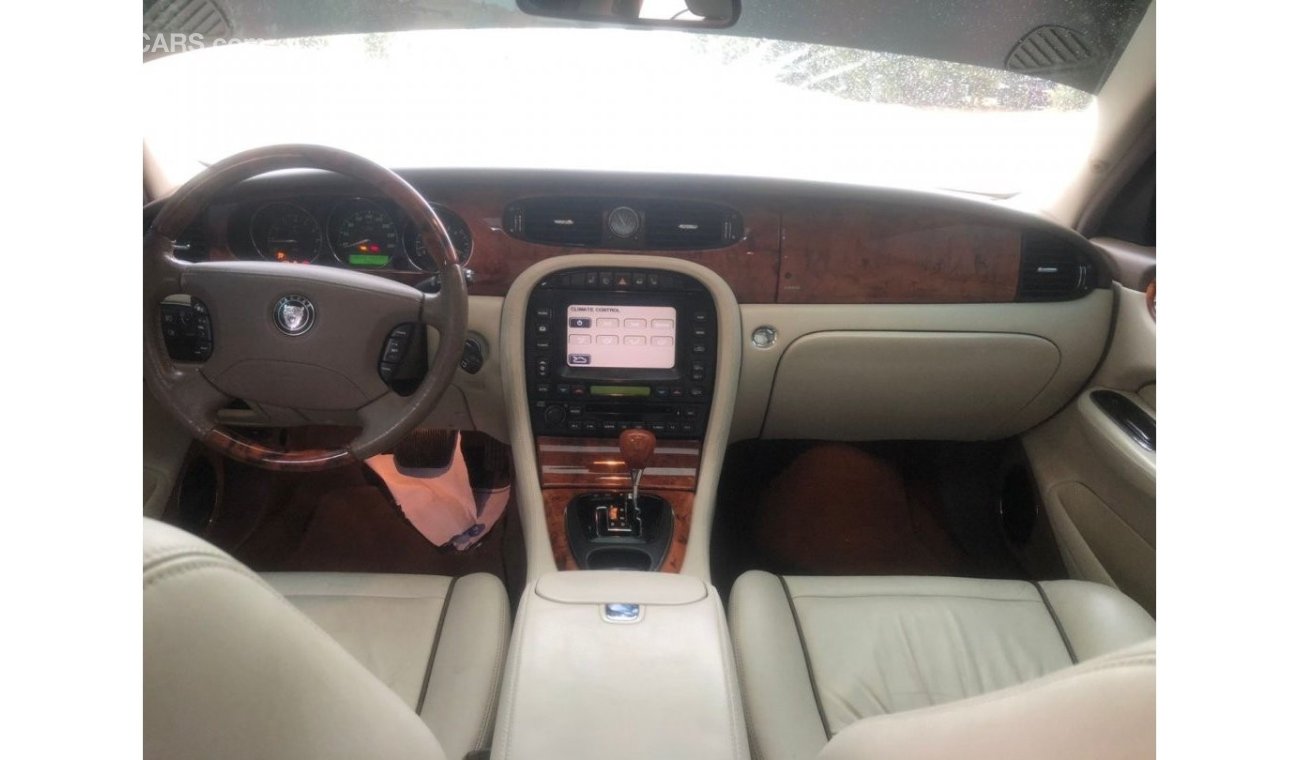 جاغوار XJ موديل 2007 خليجي 8 سلندر ماشية 193000 km