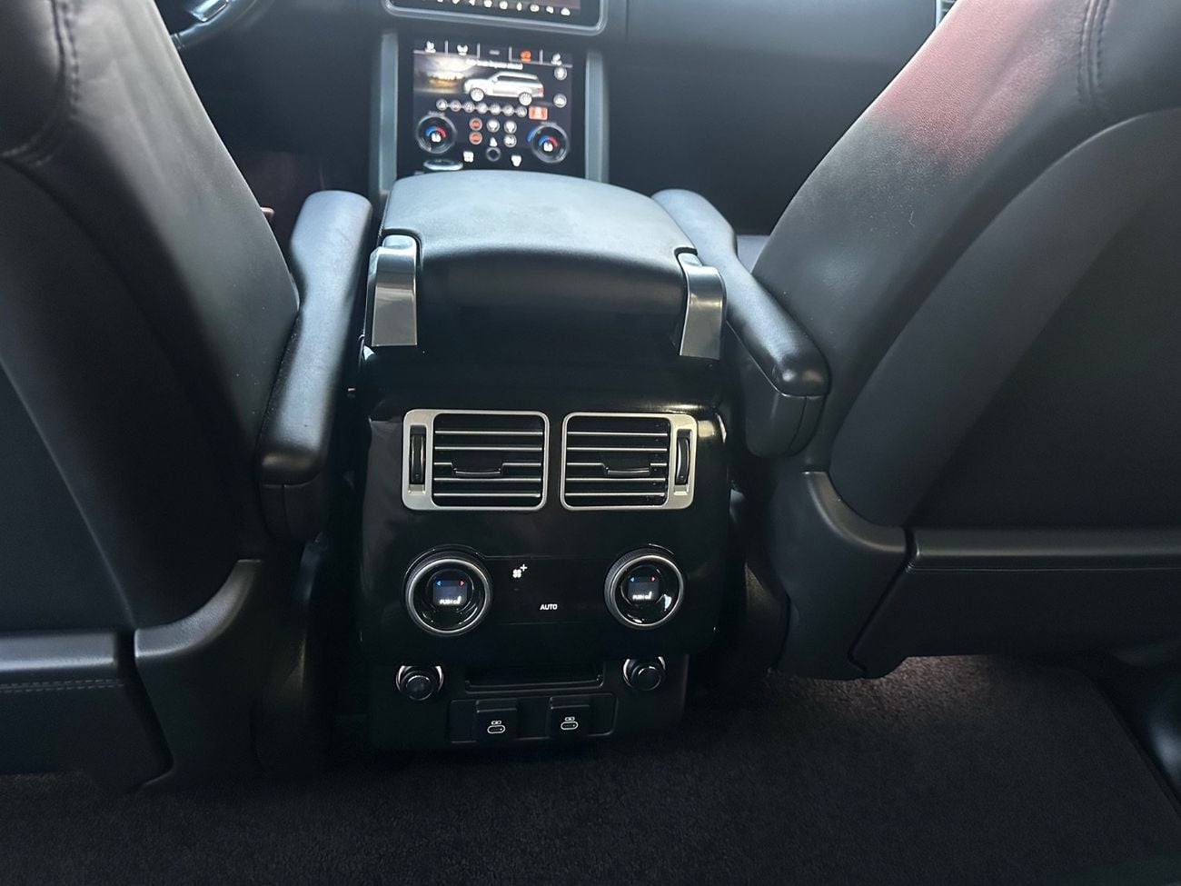 Land Rover Range Rover HSE P525 V8 Westminster 3 years warranty and 3 free services