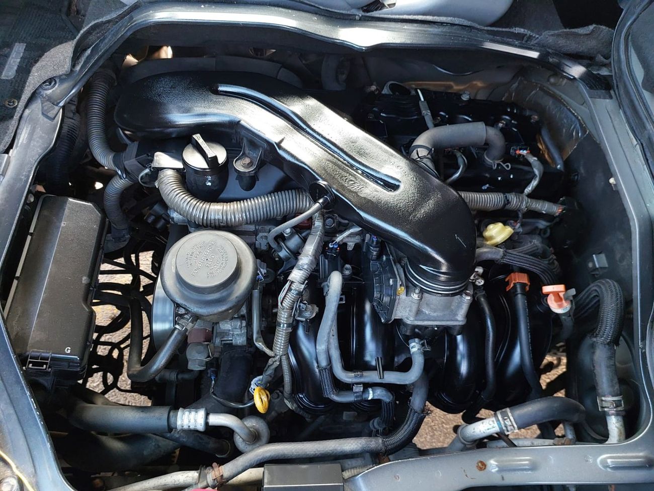 Toyota Hiace TOYOTA HIACE VAN RHD 2005 MODEL 2.0 L PETROL AUTOMATIC(PM19959)