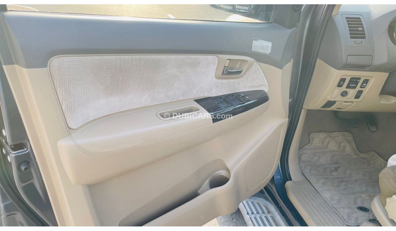 تويوتا فورتونر SR5