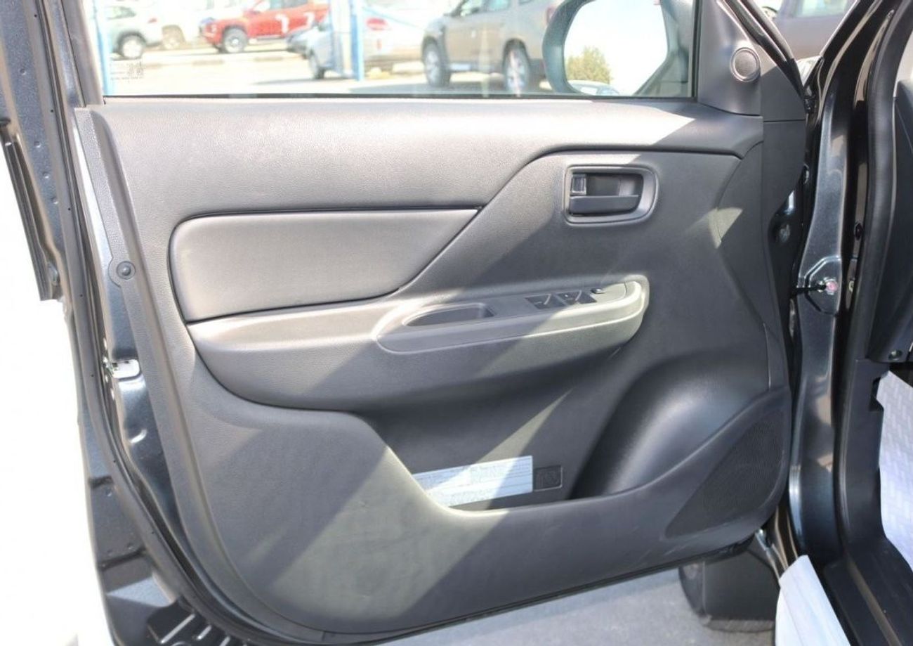 ميتسوبيشي L200 DIESEL - 2.5L -  DOUBLE CABIN - 4X4 - 5MT - POWER LOCKS AND POWER WINDOWS - EXPORT ONLY