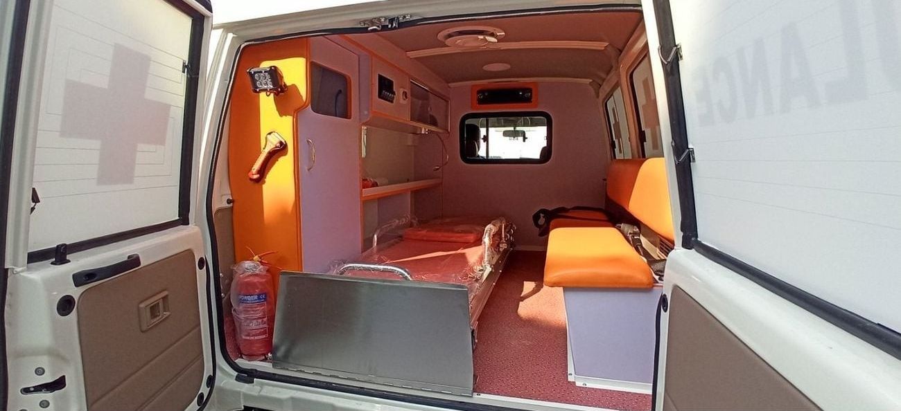 Toyota Land Cruiser 70 2025 Toyota Land Cruiser LC78 3doors 4.2L Diesel V6 (Ambulance)