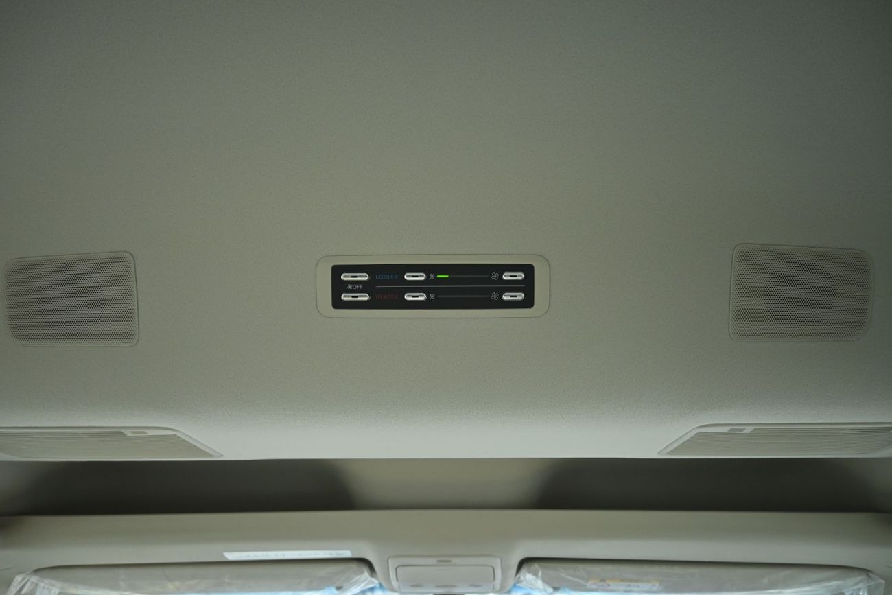 تويوتا هاياس Toyota Hiace GL Hi-Roof 3.5L V6 Petrol Automatic White Bumper, 12+1 Seater Model 2026