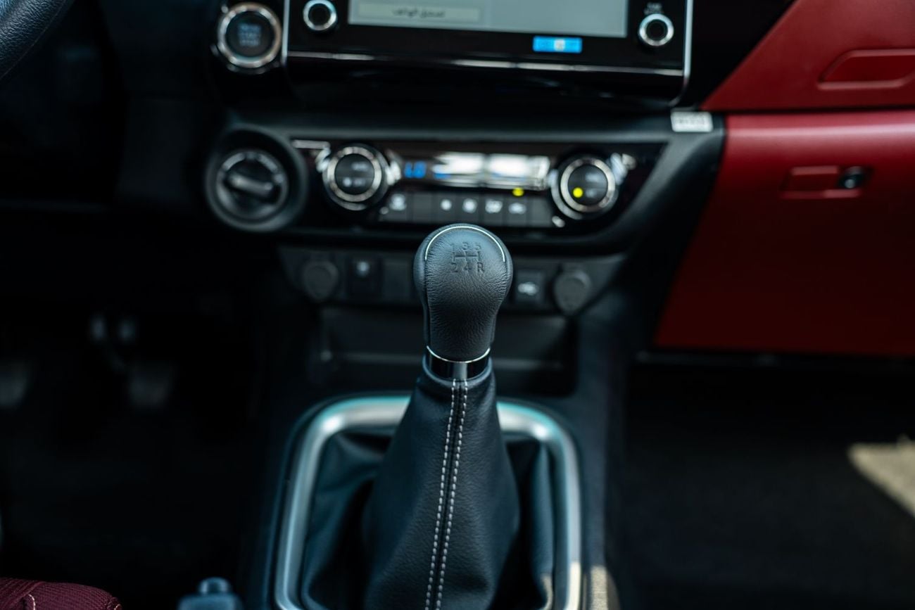 تويوتا هيلوكس Toyota Hilux  2.7ltr  -M -T  Double Cabin 4x4 Full Option  2026 Pickup