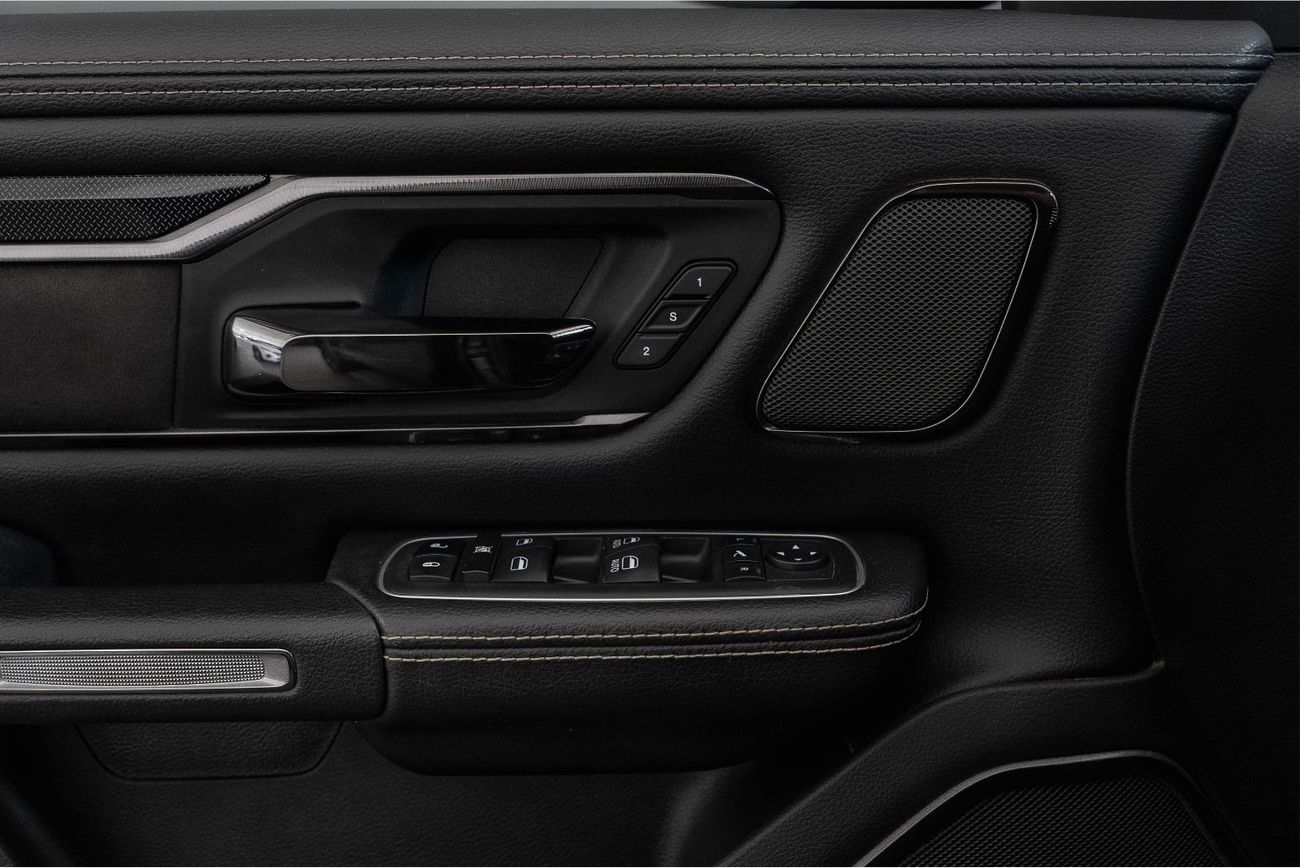 رام 1500 Rebel 5.7L Crew Cab Utility (5 Seater)