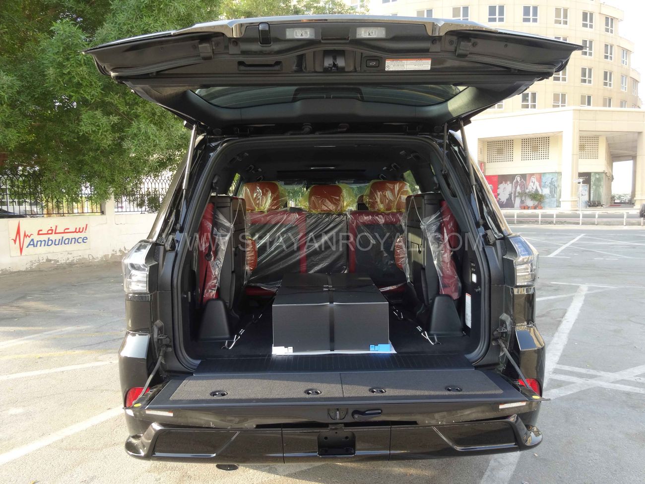 Lexus LX 570 BLACK EDITION " KURO " Full Option MY2020 ( NOT FOR SALE IN GCC COUNTRY )