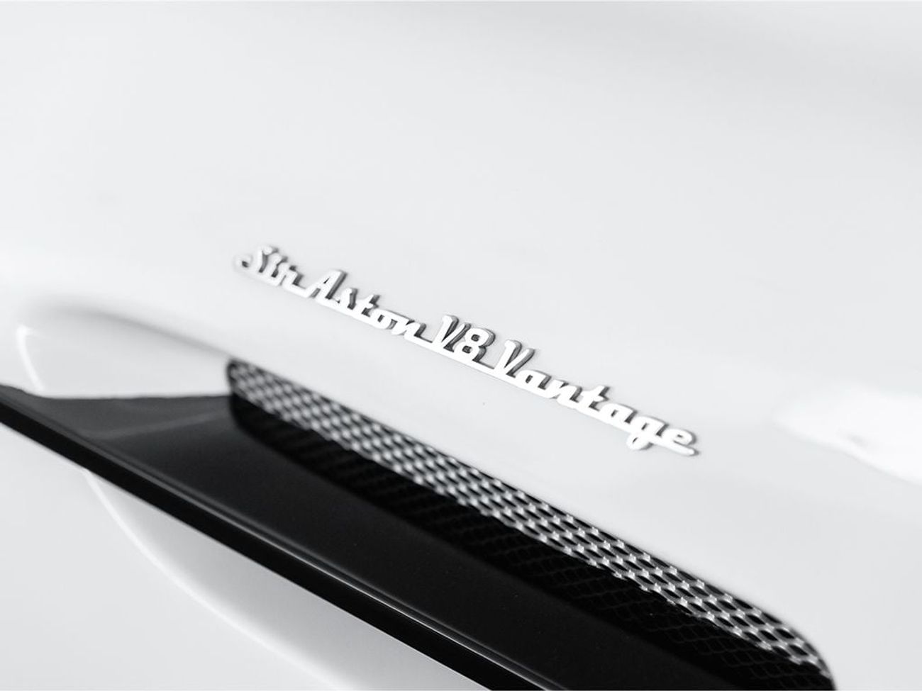 أستون مارتن فانتيج V8 4.7L