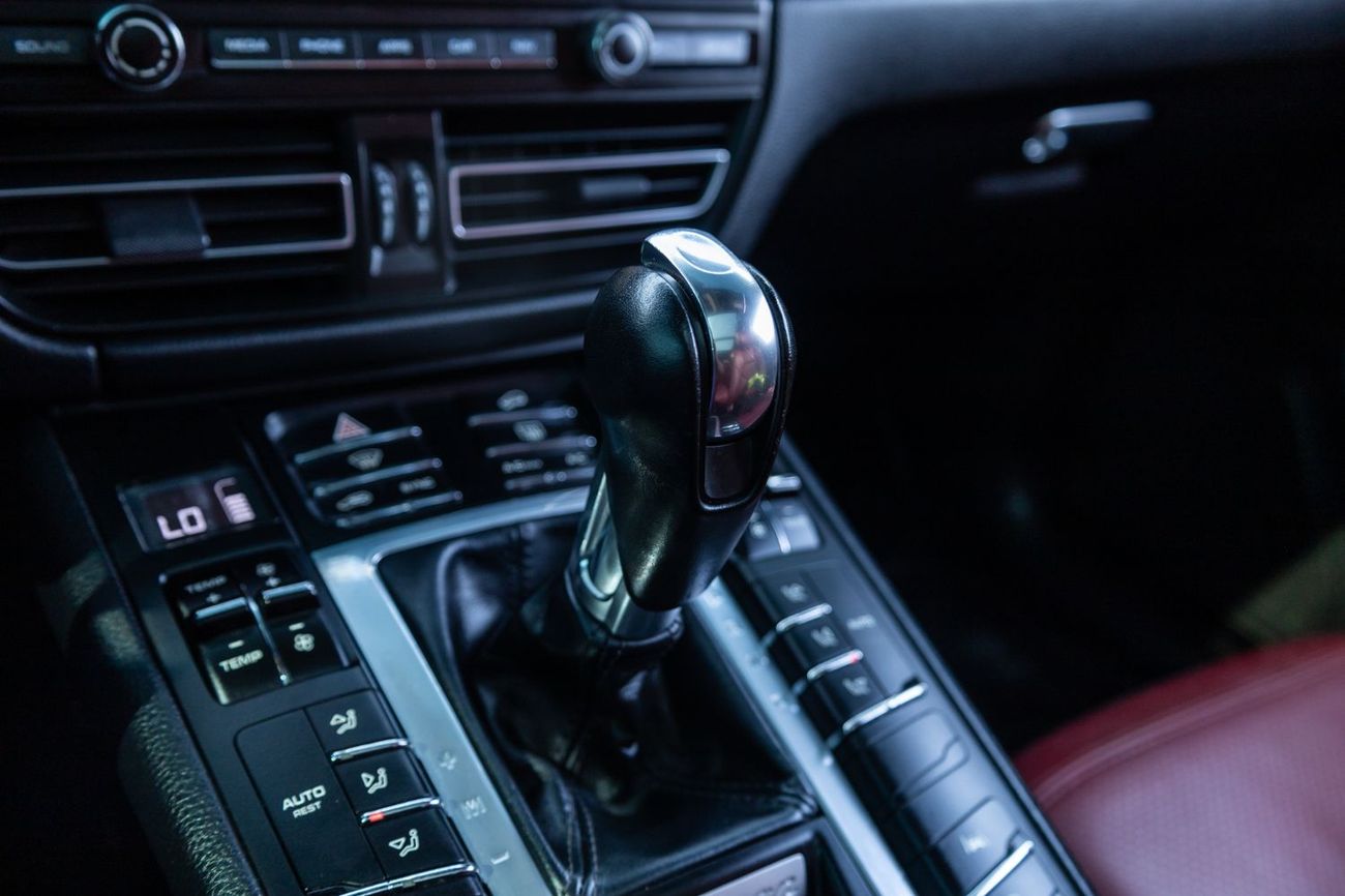 بورش ماكان Std 2.0L (252 HP)