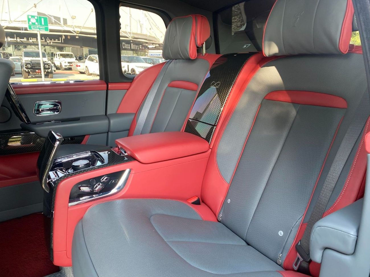 Rolls-Royce Cullinan Black Badge GCC SPEC UNDER WARRANTY NEAT AND CLEAN