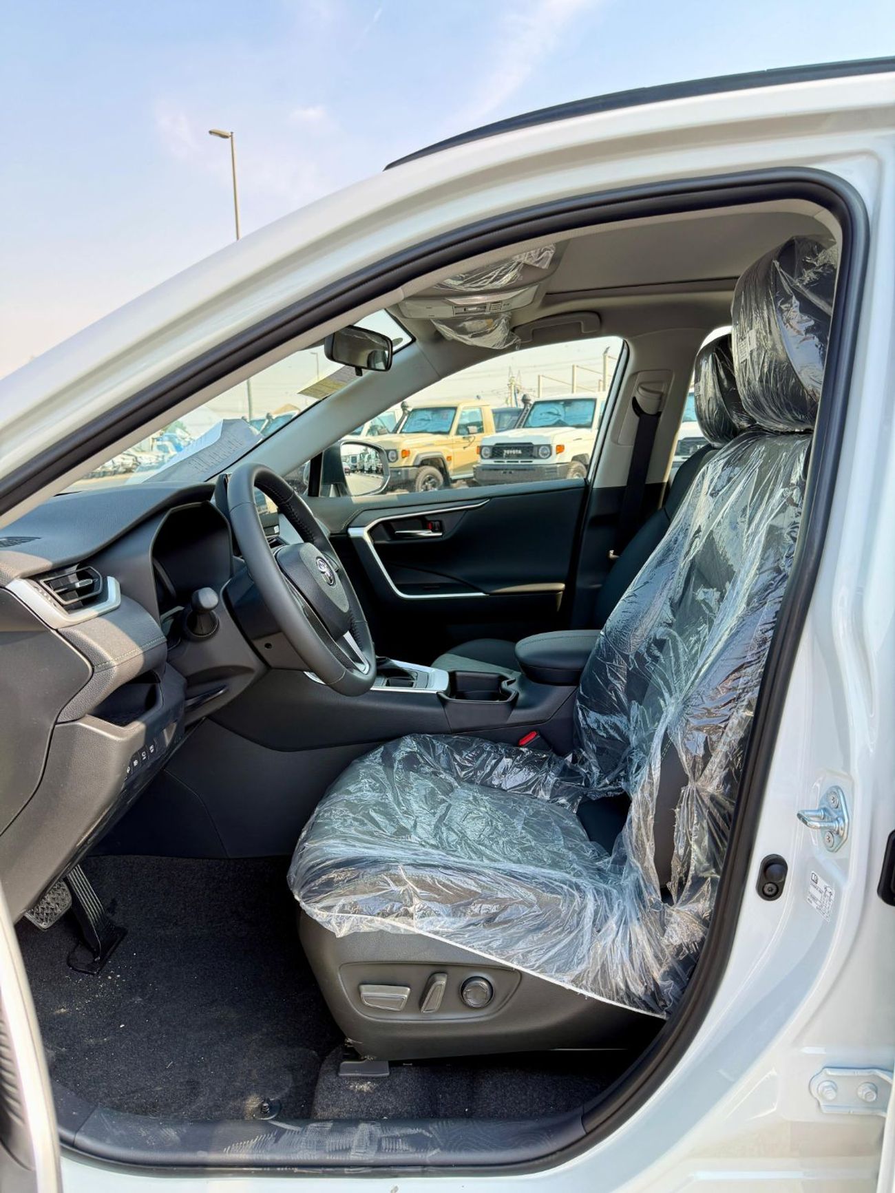 تويوتا راف ٤ Toyota RAV4 Toyota RAV4 2.0L Petrol FULL OPTION