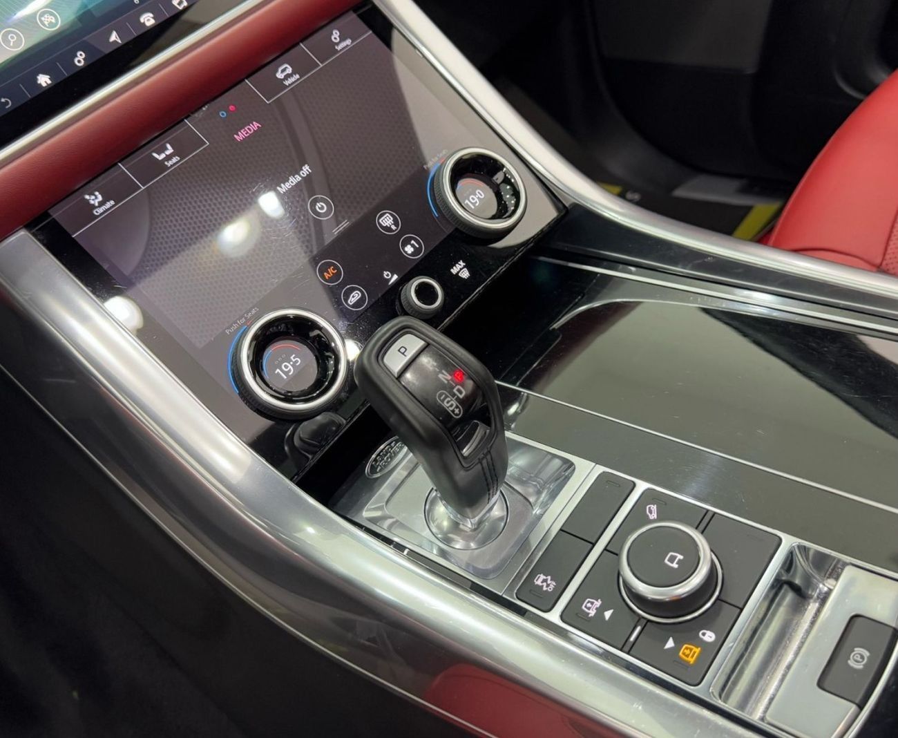 لاند روفر رينج روفر سبورت HSE Dynamic 3.0L 2018 Range Rover Sport HSE Dynamic, Warranty, 2028 Range Rover Service Pack, GCC