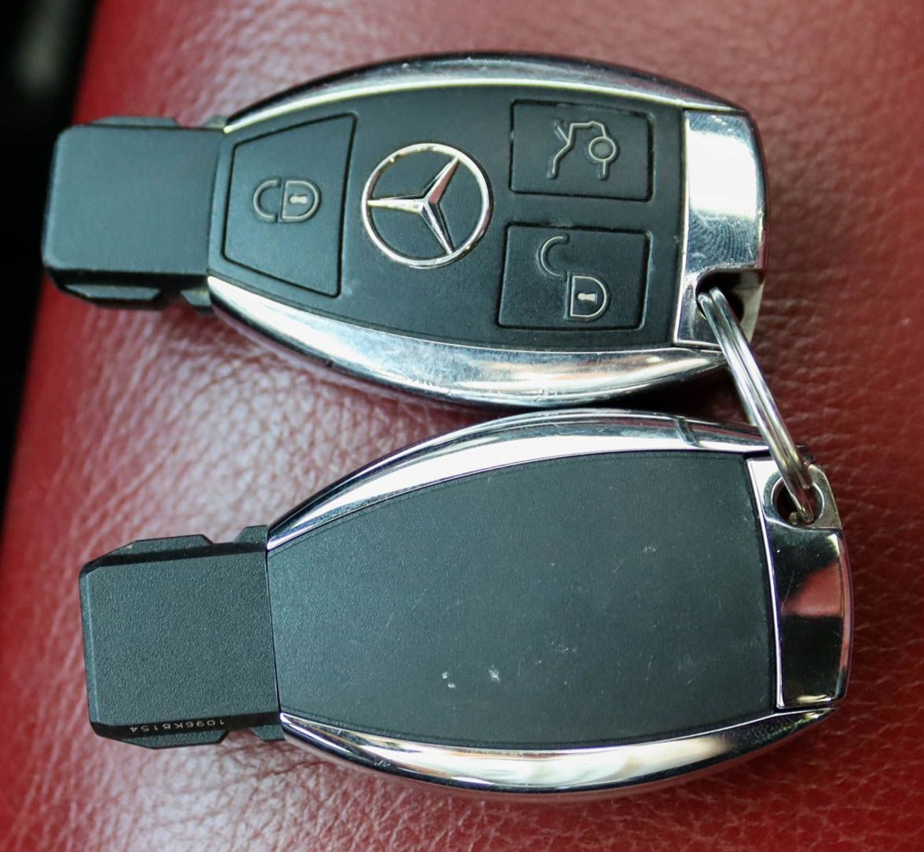 مرسيدس بنز GLC 250 Mercedes GLC 250/4MATIC 2018, GCC original paint accident-free, in excellent condition 2300