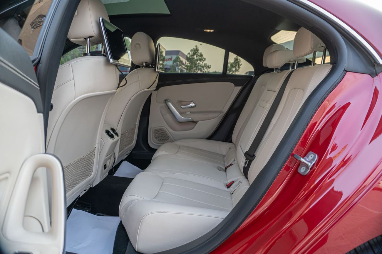 Mercedes-Benz CLA 250 Std 2.0L (221 HP)