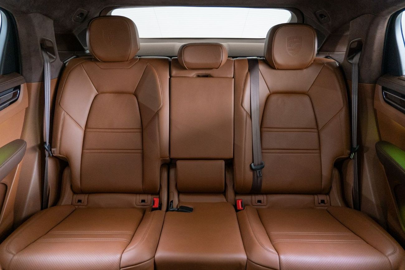 Porsche Cayenne 2020 Porsche Cayenne Coupe Turbo S E Hybrid / Porsche Warranty