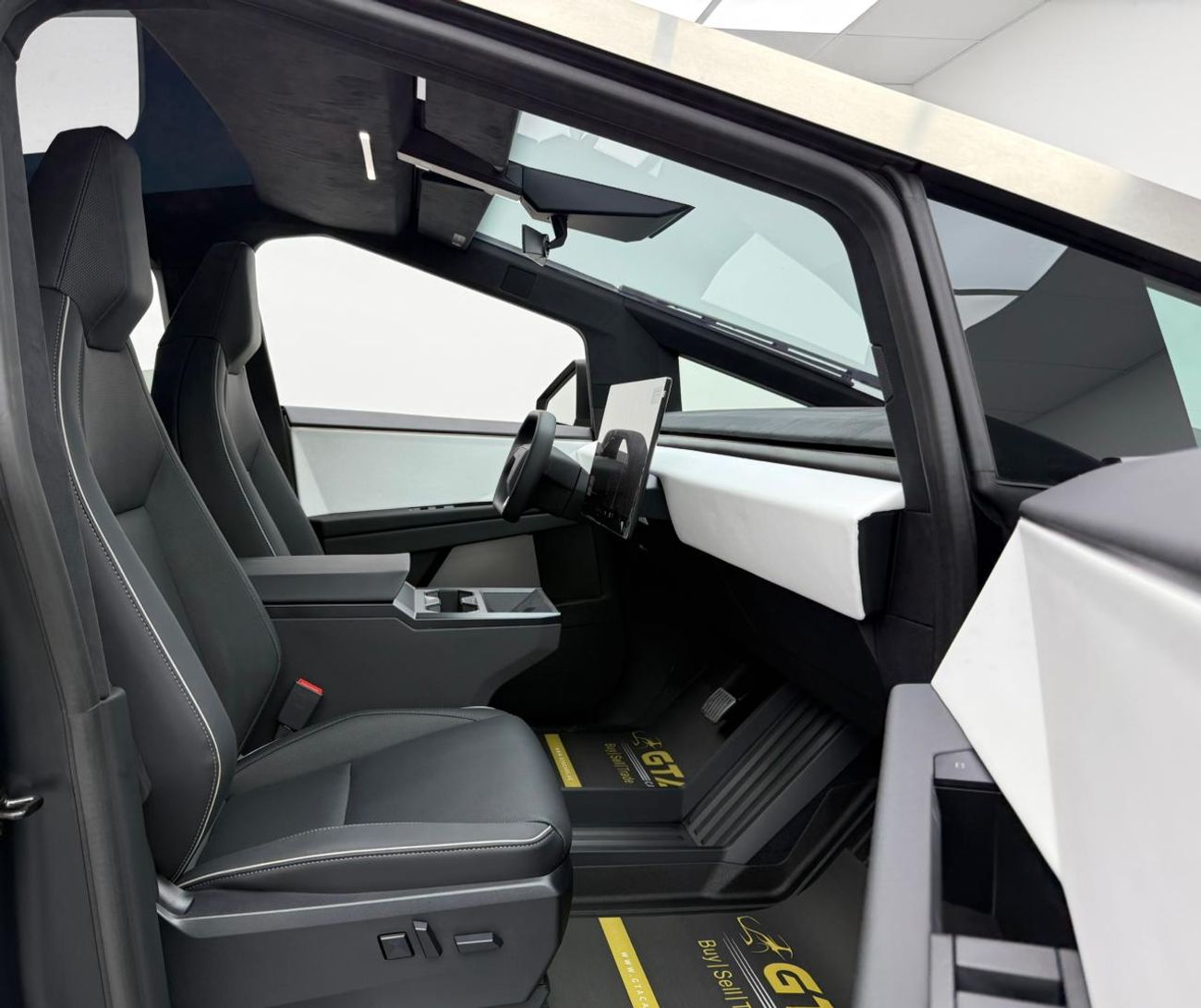 تسلا سايبرتراك AWD 2024 Tesla Cybertruck Foundation, Very Low Kms, Fully Loaded, Excellent Condition, American