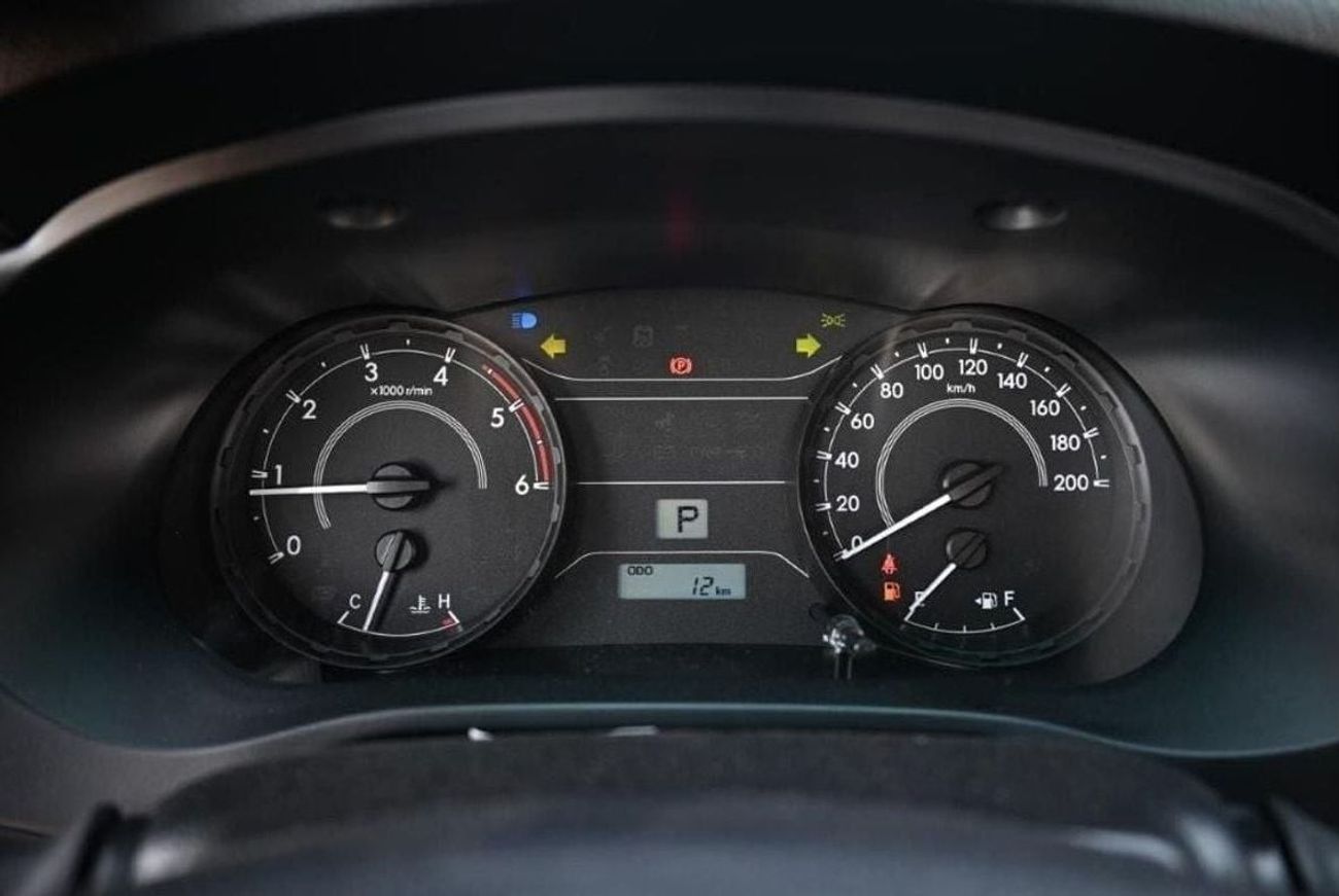 تويوتا هيلوكس Double Cab Pickup DLX 2.4L Diesel 4WD Automatic Transmission