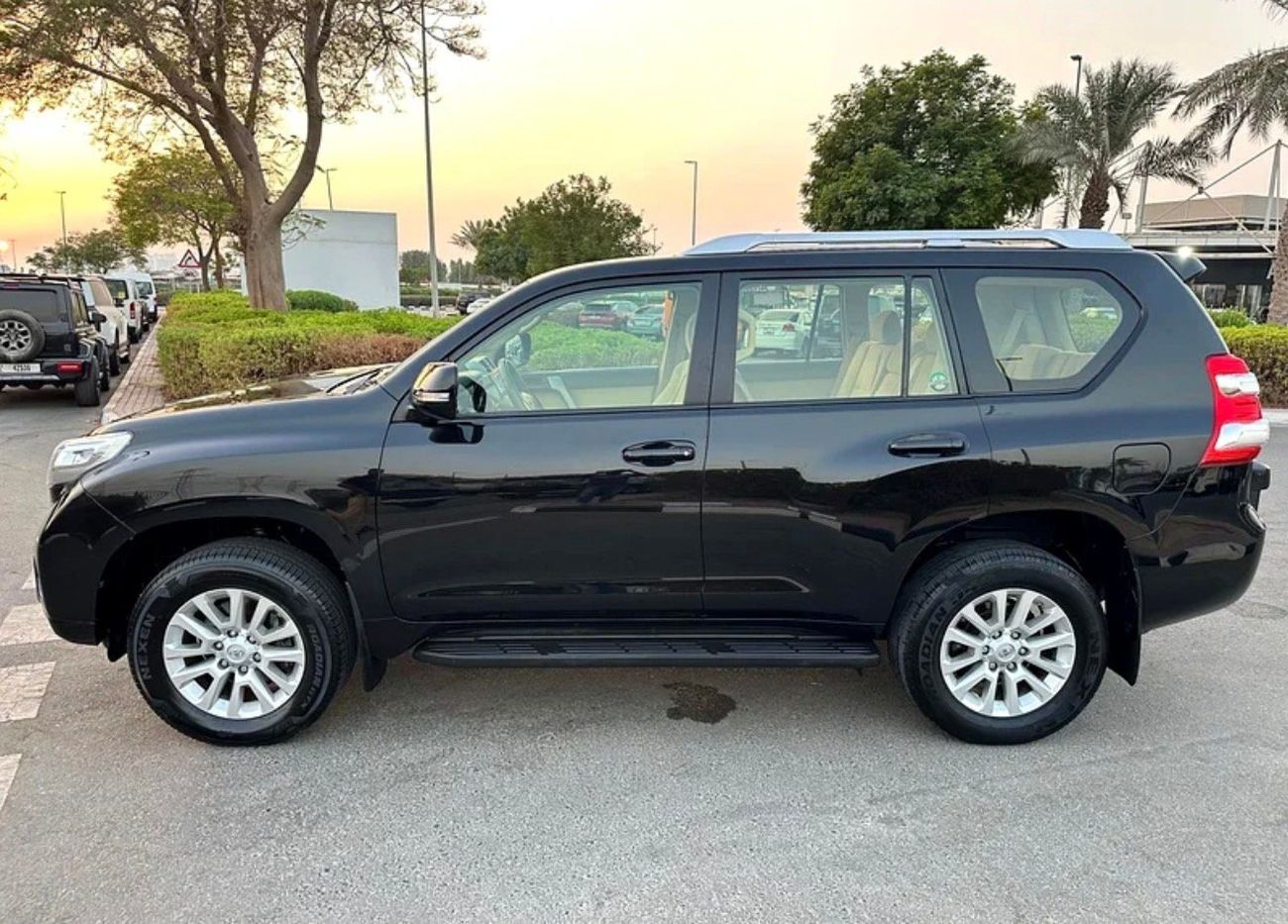 تويوتا برادو 2017 Model LHD Petrol Engine V6 Engine Car Is Very Clean And Perfect Condition