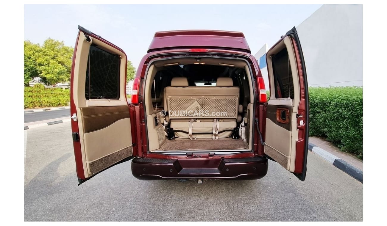 GMC Savana Explorer 4x4-6.0L-V8-2018-Excellent Condition-Luxury Van-Low Kilometer Driven-Vat Inclusive