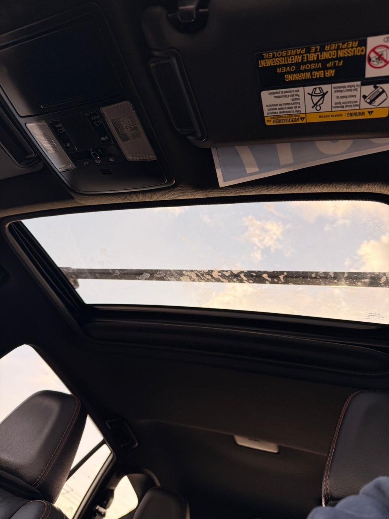 تويوتا راف ٤ SE 2.5L Full option Sunroof, leather 2017