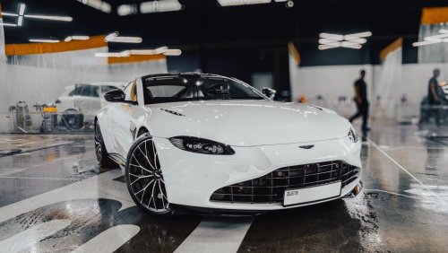 Aston Martin Vantage V8