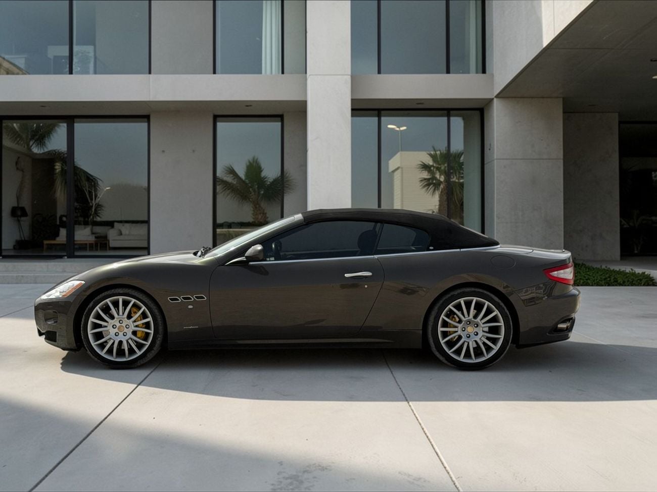 مازيراتي جران كابريو MASERATI GRANCABRIO FENDI EDITION | 4.7L V8 – 460 BHP | 2012 | GCC SPECS