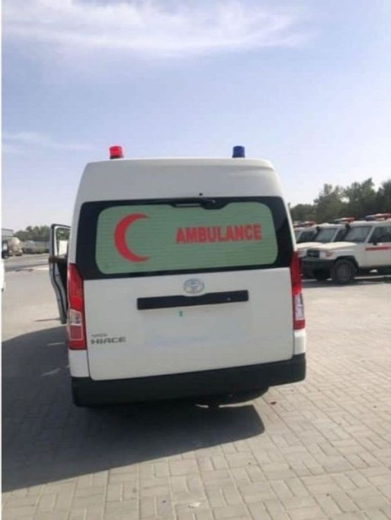 تويوتا هاياس كوميتور GL  سقف عالي كوميتور GL  سقف عالي ambulance full equipment اتوماتيك