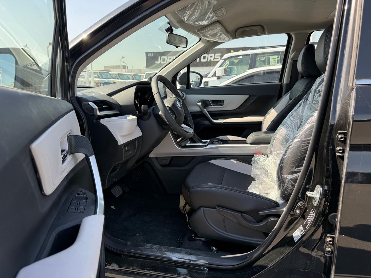 تويوتا فيلوز VELOZ - V Full Option 1.5L 4 Cylinders - 7 Seats 2025 Model