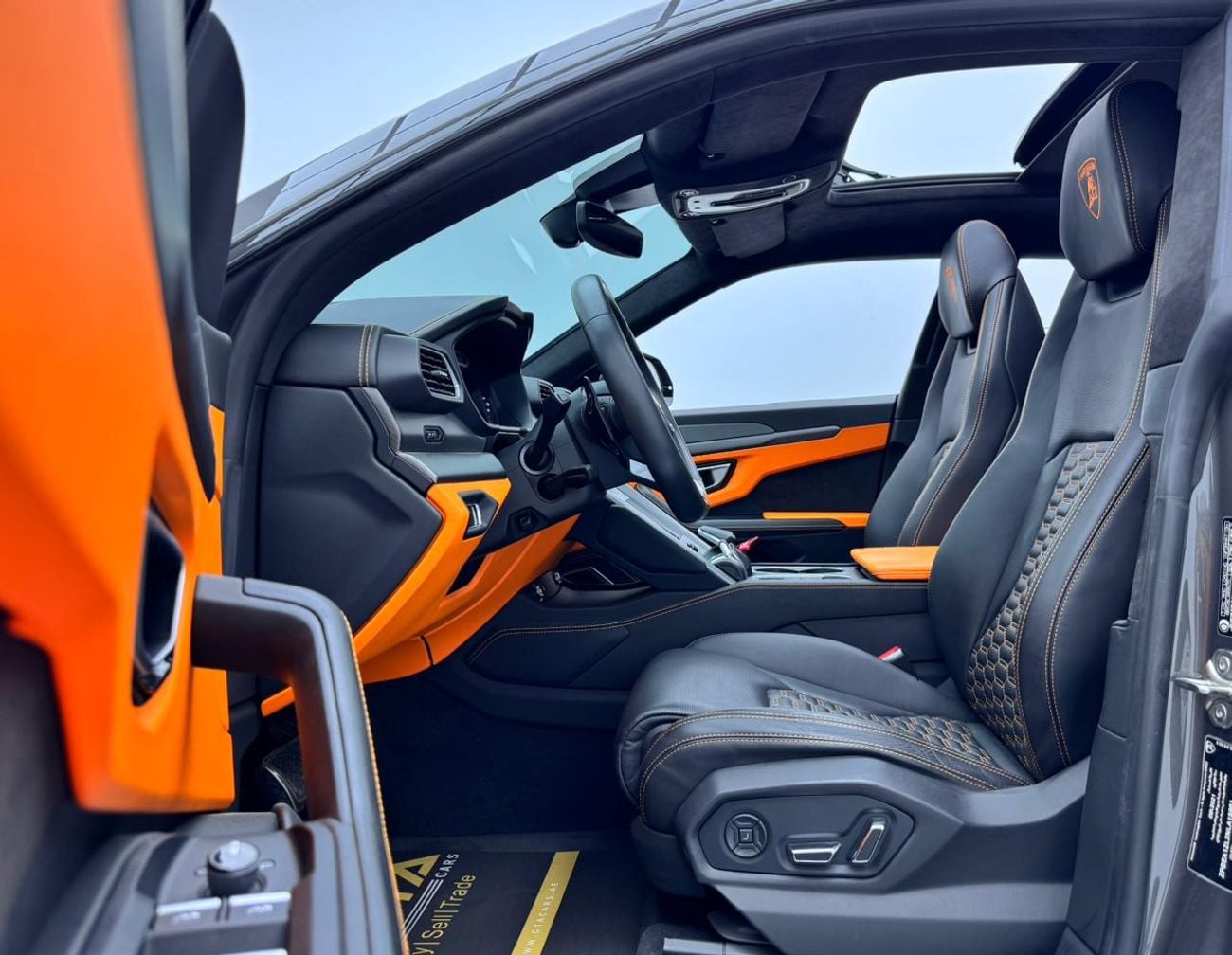 Lamborghini Urus STD 4.0T V8 2022 Lamborghini Urus, 28 / 10 / 2026 Lamborghini Warranty, Lamborghini Service History,