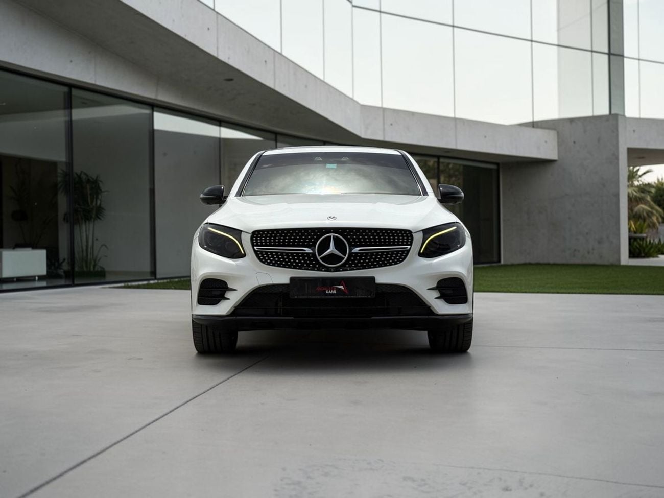 Mercedes-Benz GLC Coupe 250 AED 2,420 P.M | 0% DOWN PAYMENT | MERCEDES-BENZ GLC 250 COUPE | 2.5L 4WD | 2018 | FULL SERVICE HISTO