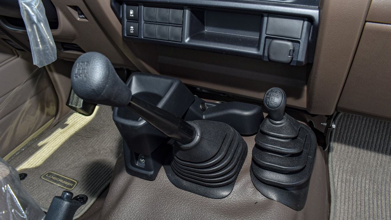 Toyota Land Cruiser Pick Up 4.0L V6 M/T