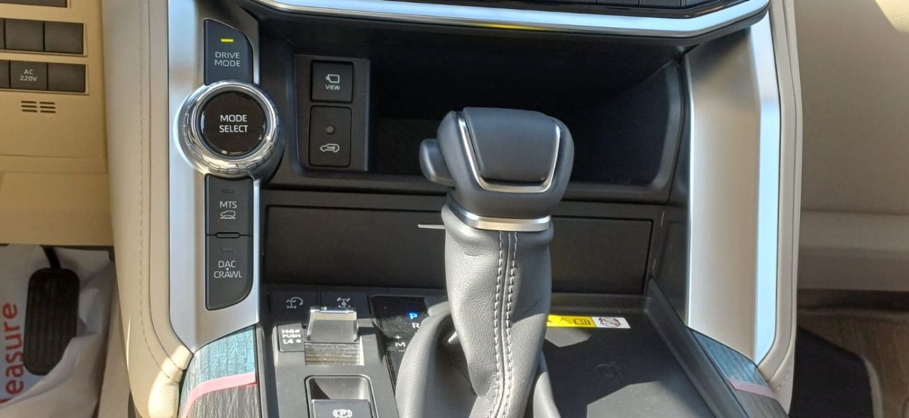 تويوتا لاند كروزر TOYOTA LAND CRUISER VXR 3.5L HYBRID COLOR WHITE MODEL 2025
