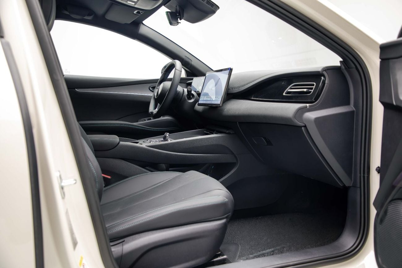 بي واي دي سيل 06 دي إم-آي ID Luxury 1.5L - Warm Tea Grey Inside Black | Export Only