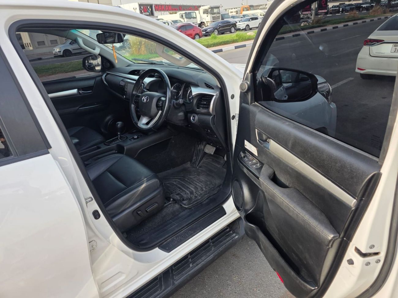 تويوتا هيلوكس diesel engine ,roght hand drive only for export available