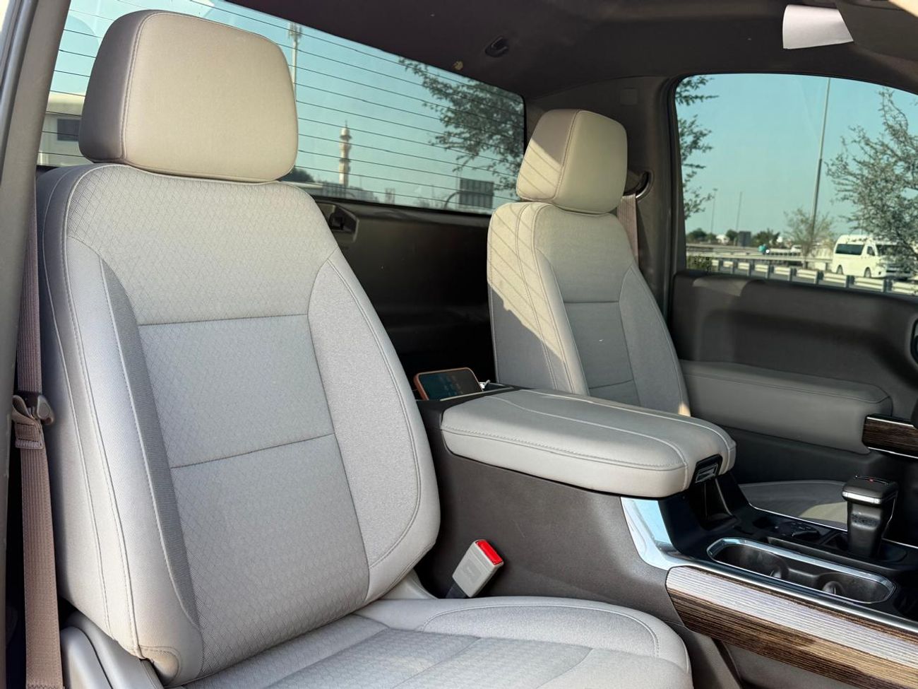 جي أم سي سييرا 5.3L V8 AT4 Regular Cab (AWD)