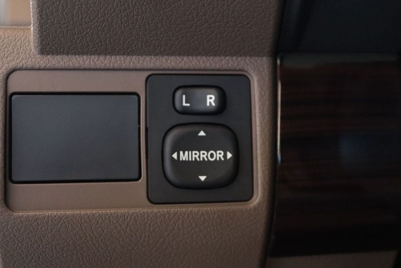 Toyota Land Cruiser GRJ76 4.0 V6 AUTOMATIC FULLY LOADED