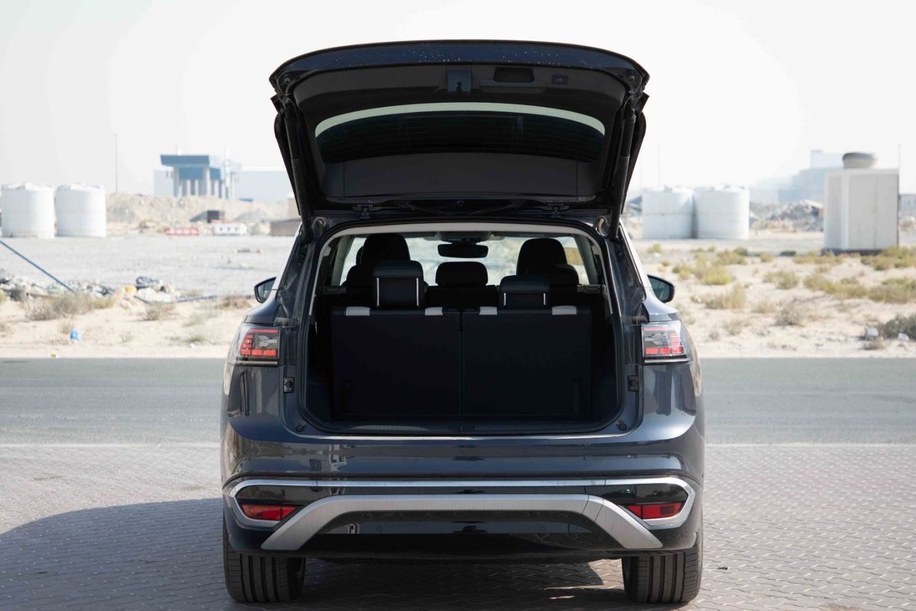 فولكس واجن ID.6 2024 Volkswagen ID6 Crozz Pro - Blue Inside Black | Export Only