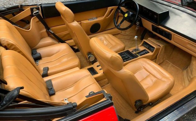 Ferrari Mondial interior - Seats