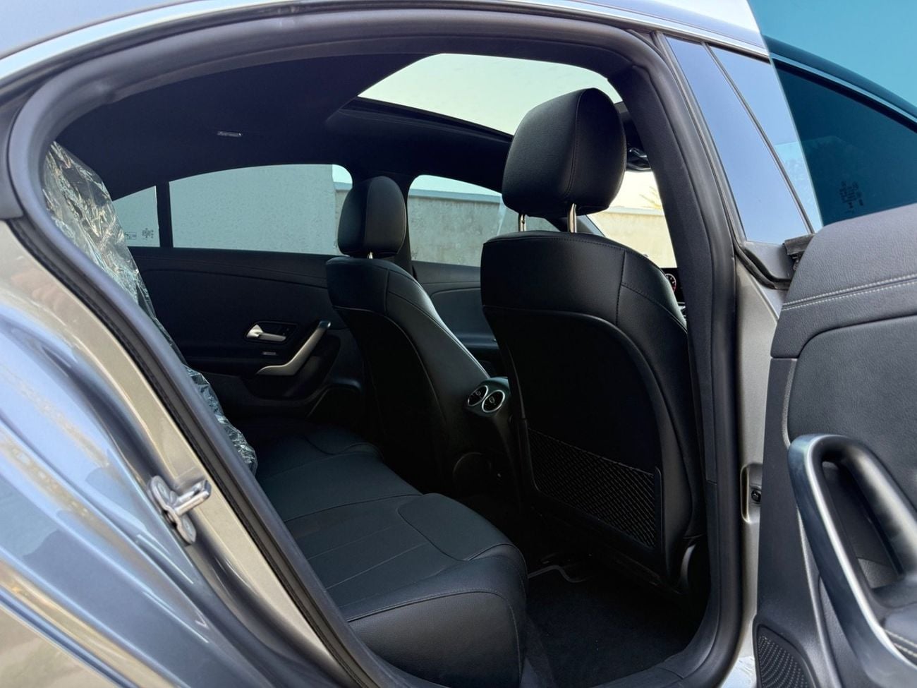 مرسيدس بنز CLA 250 Premium + 2.0L