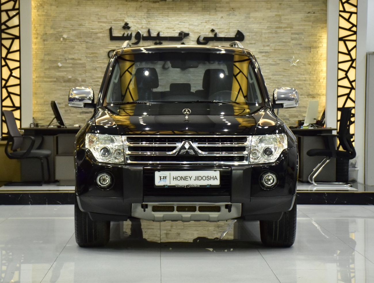 ميتسوبيشي باجيرو EXCELLENT DEAL for our Mitsubishi Pajero 3.8L GLS ( 2009 Model ) in Black Color GCC Specs