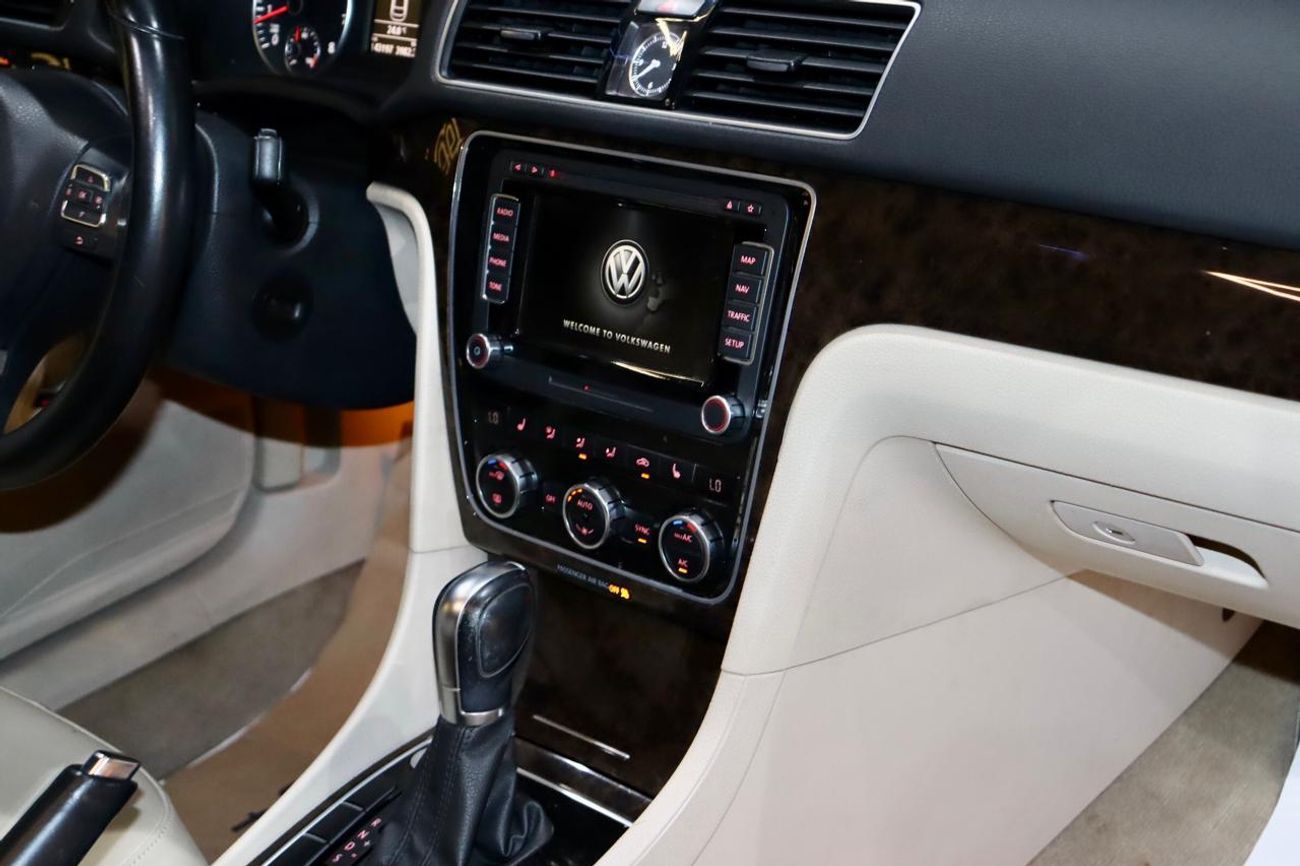 Volkswagen Passat SEL 2.5L VOLKSWAGEN PASSAT | GCC | V5 | 2016 | NO ACCIDENT HISTORY