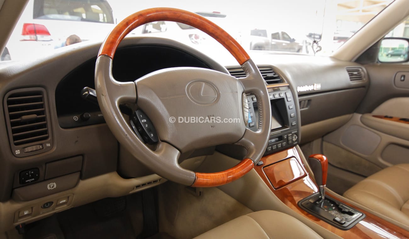 Lexus LS 400